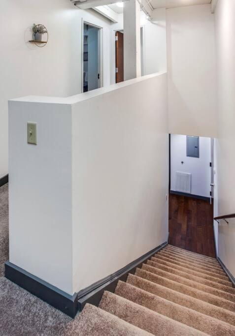 Villa Centric Modern Loft W/ King Beds & Smart Gametable Rochester Exterior foto