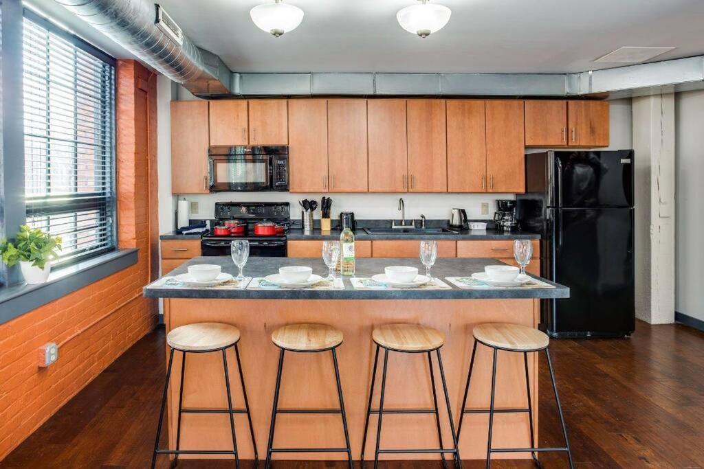 Villa Centric Modern Loft W/ King Beds & Smart Gametable Rochester Exterior foto