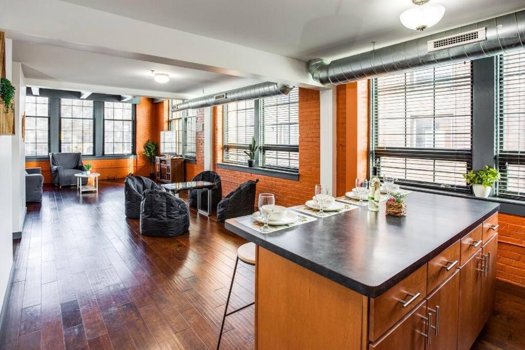 Villa Centric Modern Loft W/ King Beds & Smart Gametable Rochester Exterior foto