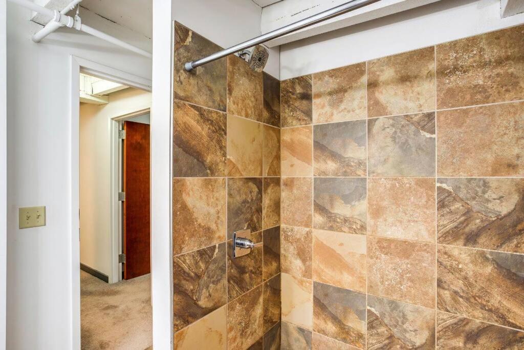 Villa Centric Modern Loft W/ King Beds & Smart Gametable Rochester Exterior foto